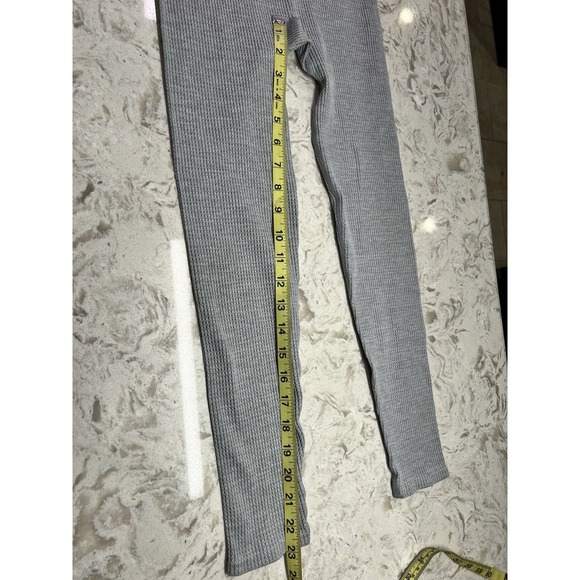 New Fabletics sz M Gray Cable Knit 7/8 Leggings stretchy 1099 - Picture 9 of 9